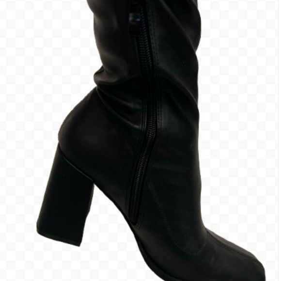 PrettyLittleThing Pull On PU Leather Boots Silver Cap Square Toe Heel NIB Sz 9 - Picture 5 of 7